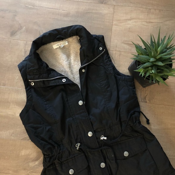 Black Vest ~ Sherpa lined - Picture 2 of 5